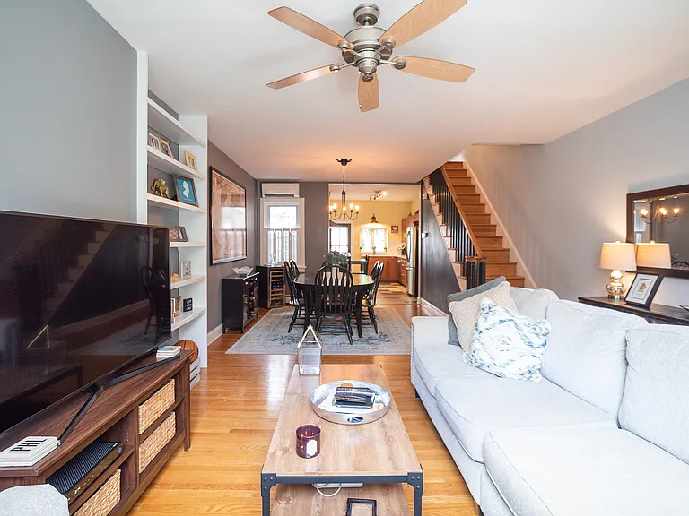 2521 Meredith St — Photo 5