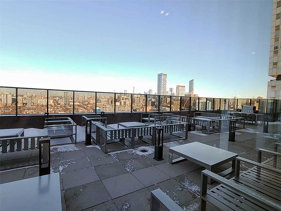 4th image of 330 Richmond St W #1607