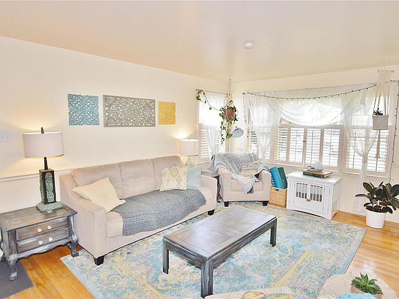 4th image of 15 Saint Walter Ln