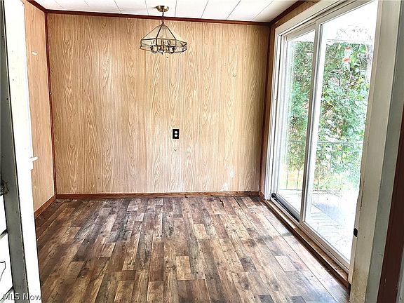 5th image of 228 E Main St