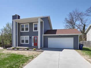 11811 7 Hills Dr, Florissant, MO 63033