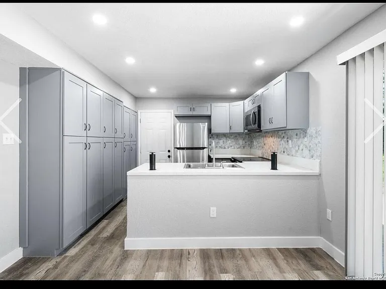 943 North Blvd — Photo 14