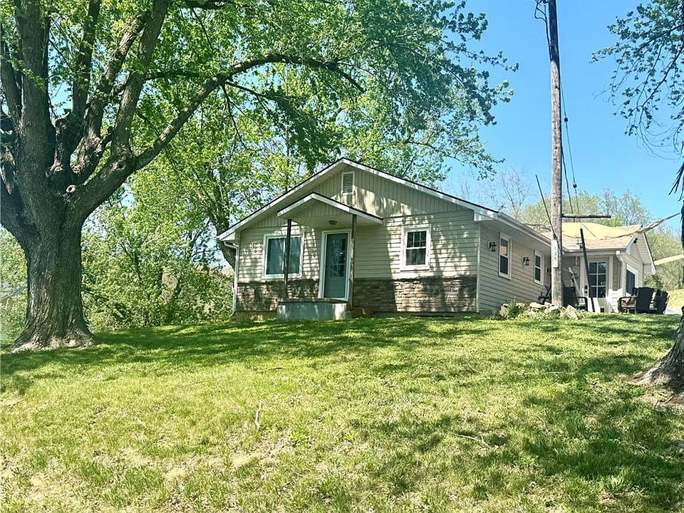 1st image of 135 SE Mount Zion Rd
