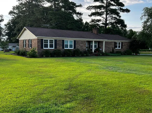 725 McDaniels Rd, Roseboro, NC 28382