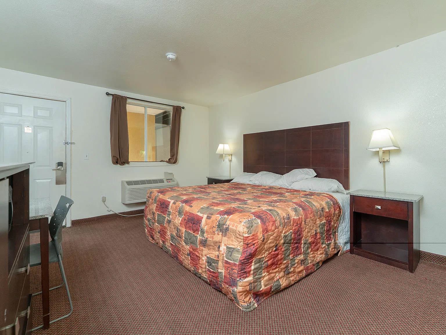 Studio, 300 sqft, $695 — Photo 4