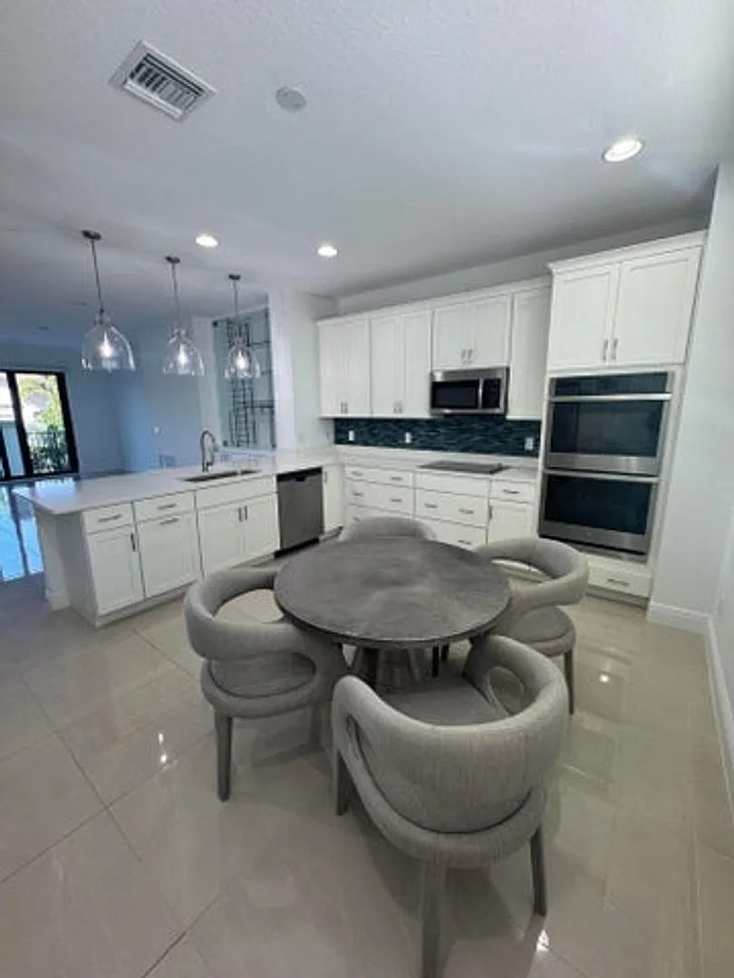 Building Photo - 613 Windward Cir N