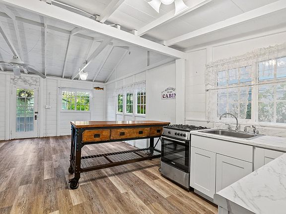 5th image of 186 Saint Bernard St