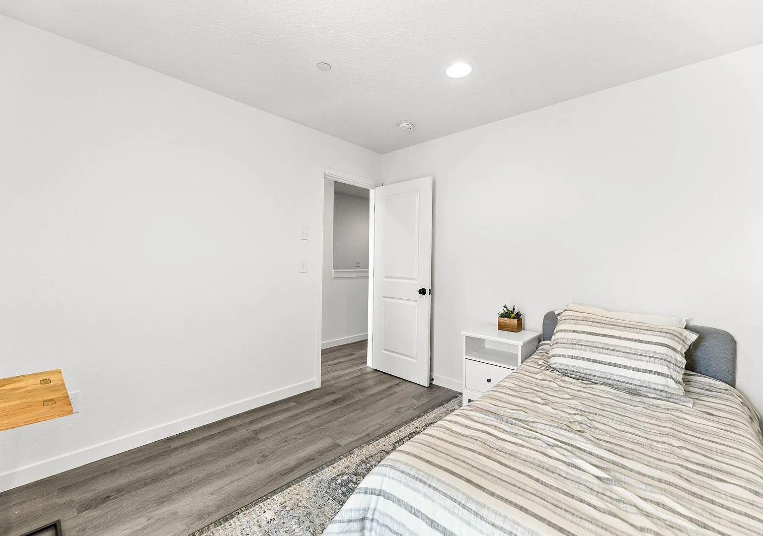 Brand New! Modern Townhomes-Amazing Location — Photo 4