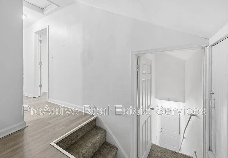 244 W 32nd St #2 — Photo 3