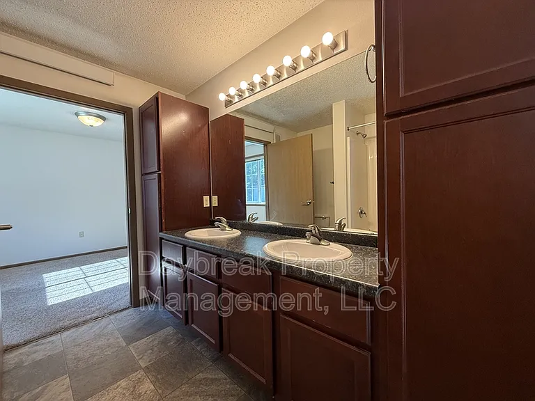 317 16th St S #5 — Photo 10