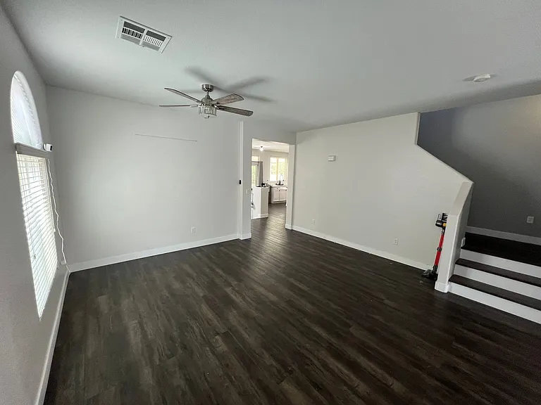 9401 Yellowshale St — Photo 2