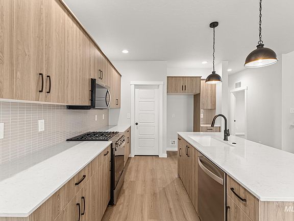 7th image of this home