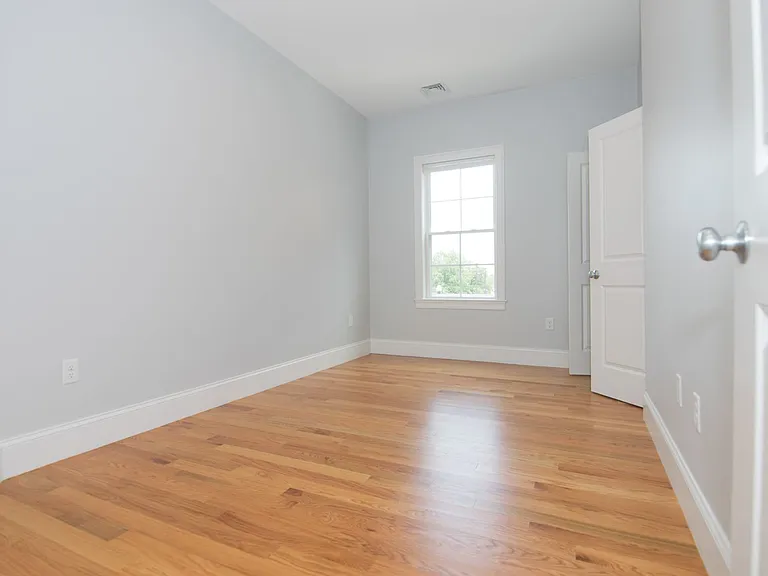4 Islington St #4 — Photo 9