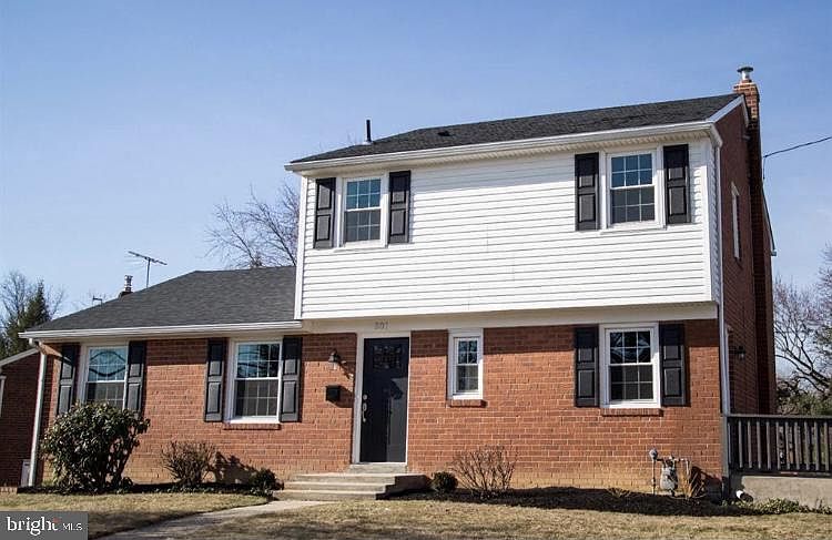 1st image of 801 Lincoln Dr