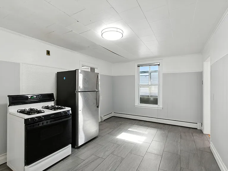 545 Broadway #1 — Photo 3