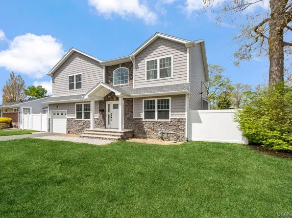 53 Surrey Lane, Plainview, NY 11803