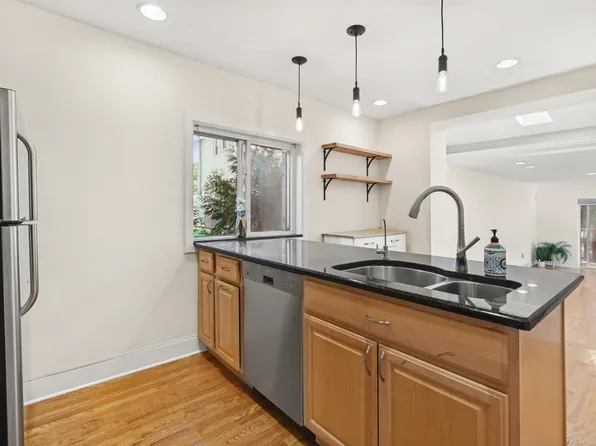 8 Carroll Place image 17 of 21