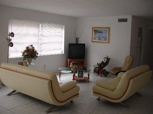 2nd image of 1885 NE 121st St APT 9
