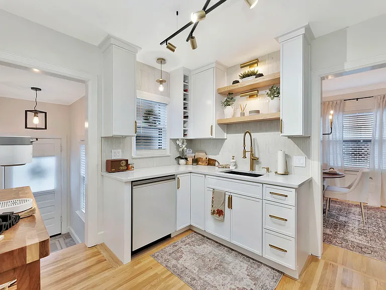 427 N Battin Ave — Photo 23