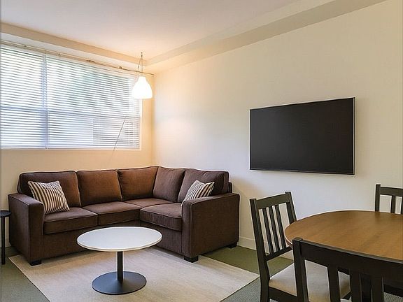 4th image of 75 Keele St APT 1