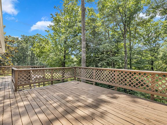 4th image of 1106 Dogwood Ln