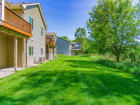 5th image of 374 Meadow Ln