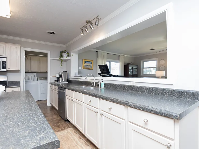 107 Clubview Rd — Photo 8