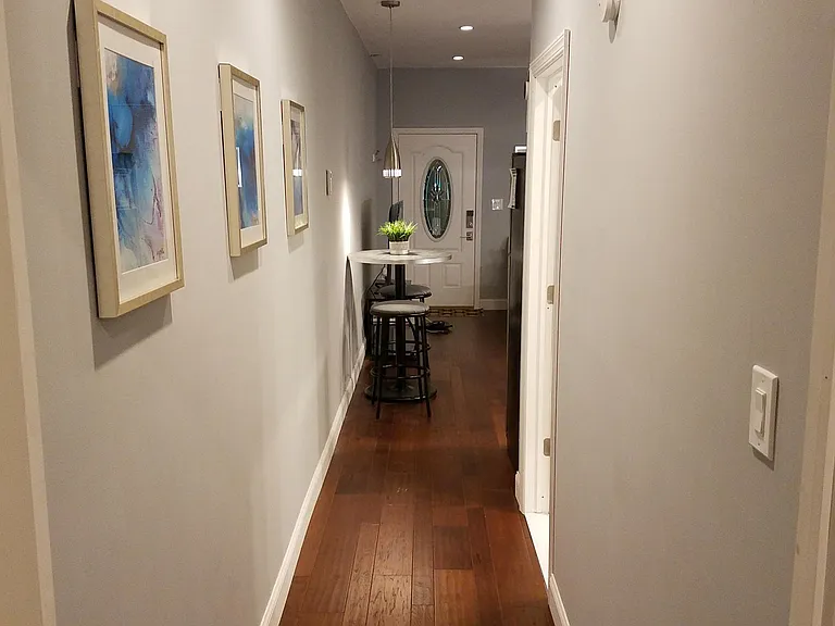 8 Troy Ave — Photo 13