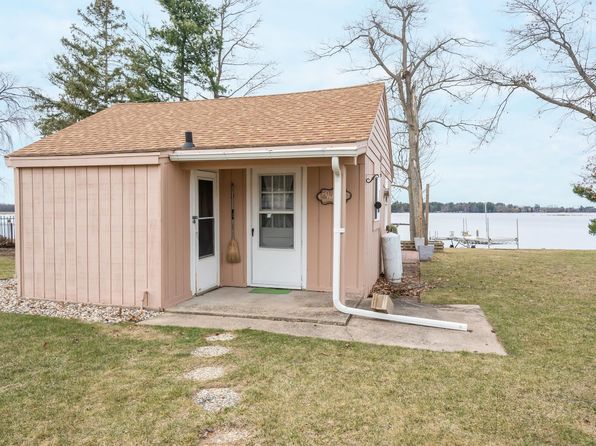 E5700 Waukaunaka St, Weyauwega, WI 54983