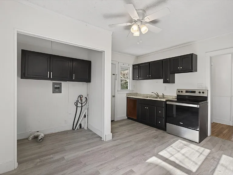 2813 Faircourt St — Photo 10