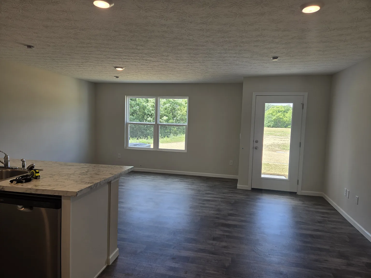 3 bed, 1418 sqft, $2,250 — Photo 4