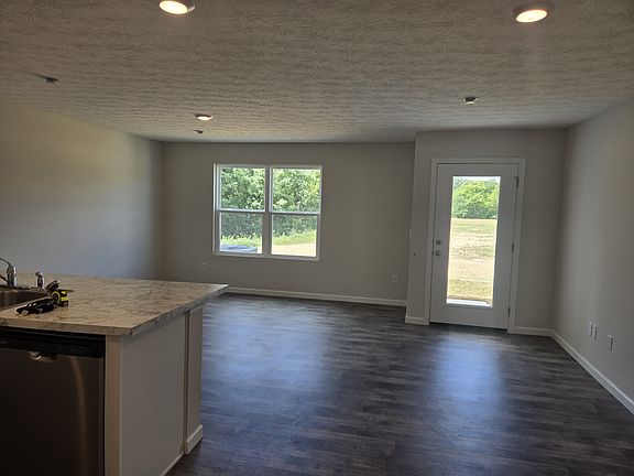 4th image of 10327 Mae Ct