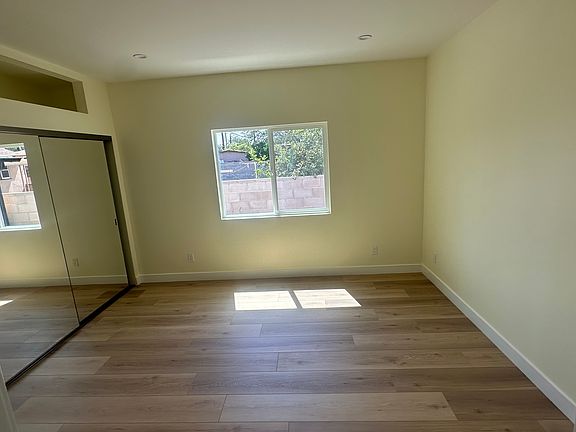 3rd image of 10838 Strathern St
