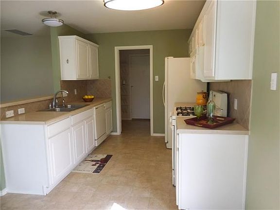 3rd image of 3778 Castle Rock Dr