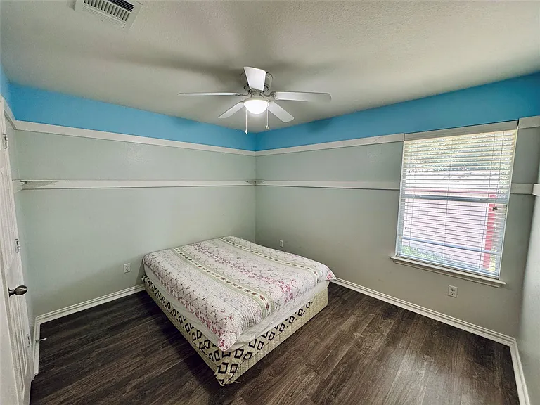 2512 Ericanna Ln — Photo 15
