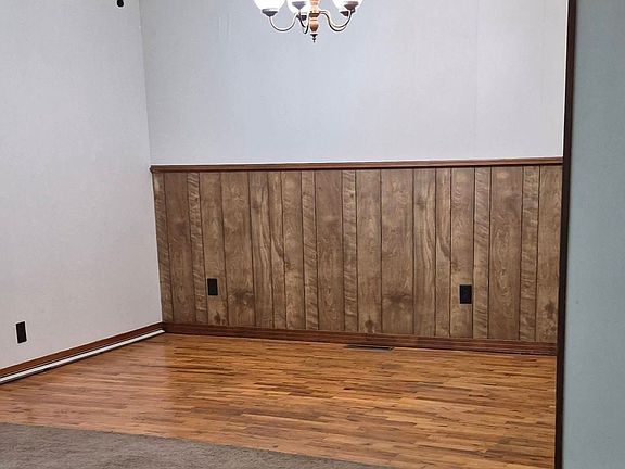 2nd image of 100 Evergreen St