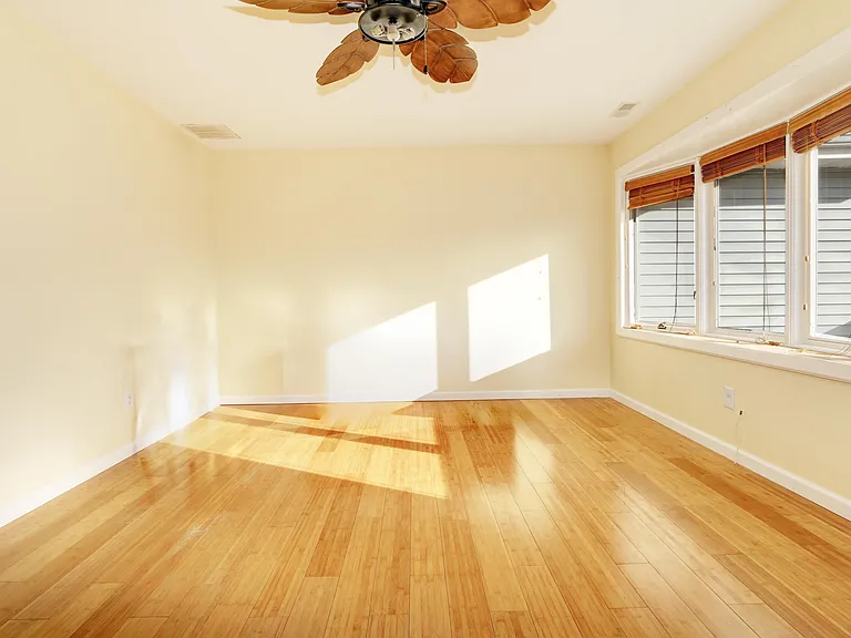 361 N Richmond Ave — Photo 11