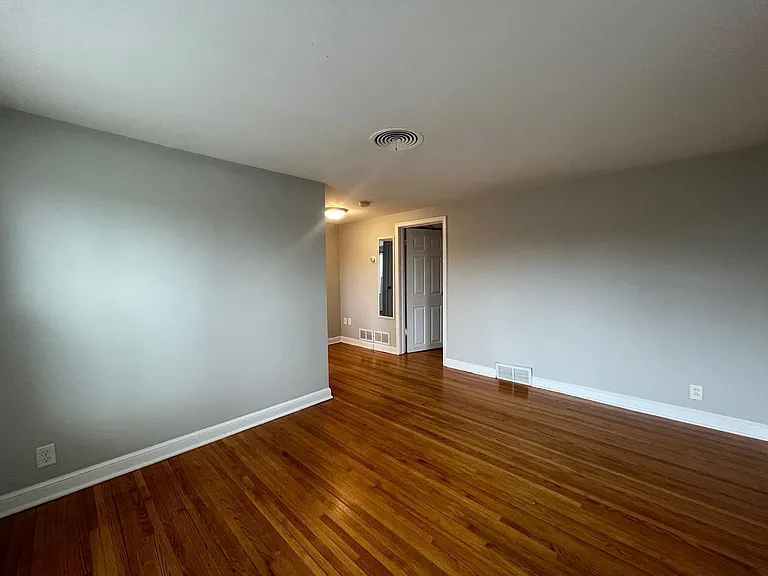 132 W Warburton St — Photo 12