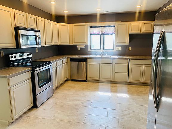 2nd image of 4022 Robin Hood Dr