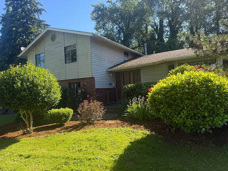 16325 Dike Rd — Photo 3