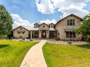 97 W Distant View Dr, Fredericksburg, TX 78624