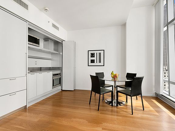 3rd image of 18 W 48th St APT 23A