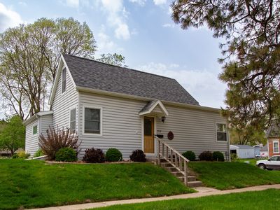 915 W 2nd St, Pella, IA, 50219