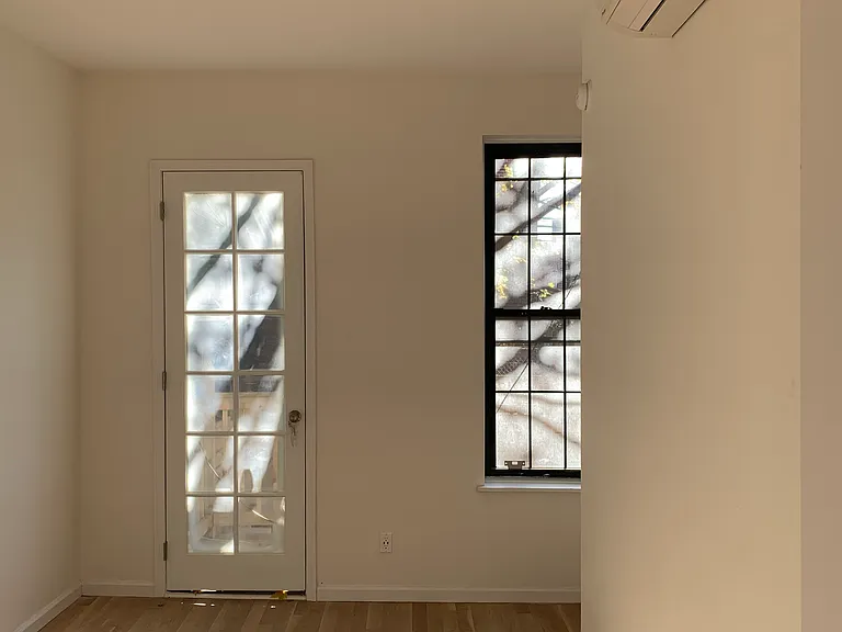 1114 Gates Ave #GROUND — Photo 5