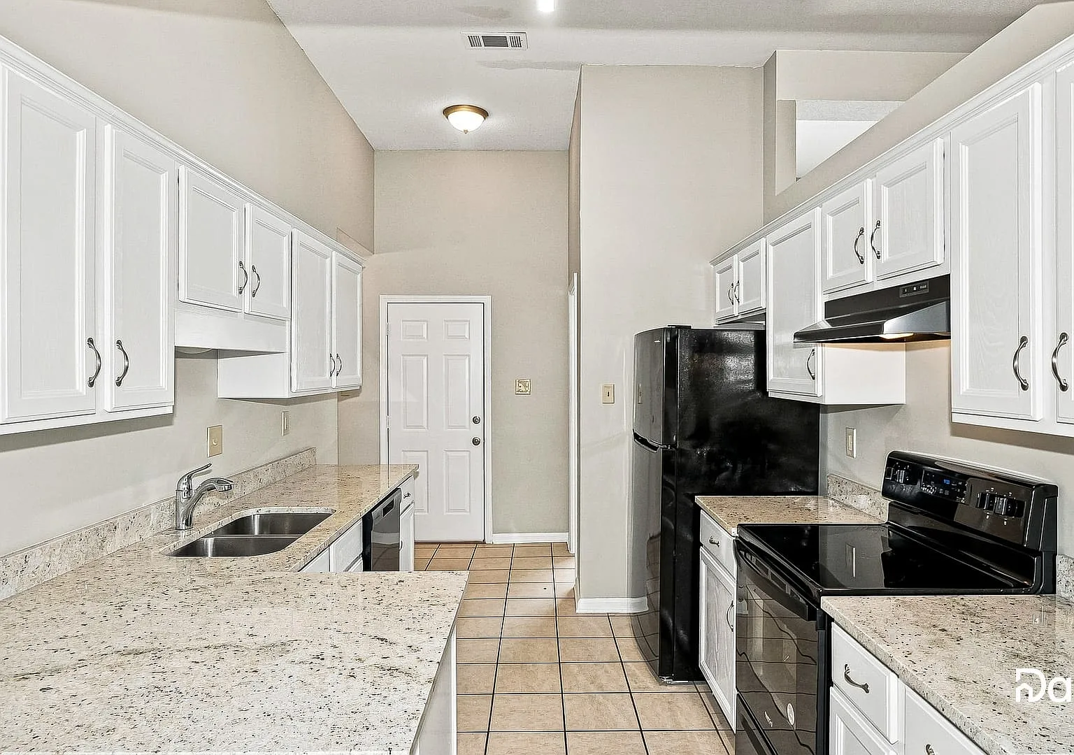 3 bed, 2.0 bath, 1960 sqft, $1,810 — Photo 3