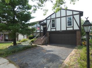 584 Kingston Ct, Roselle, IL 60172