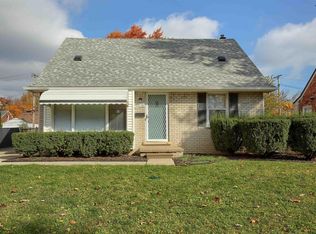 22635 Rosedale St, Saint Clair Shores, MI