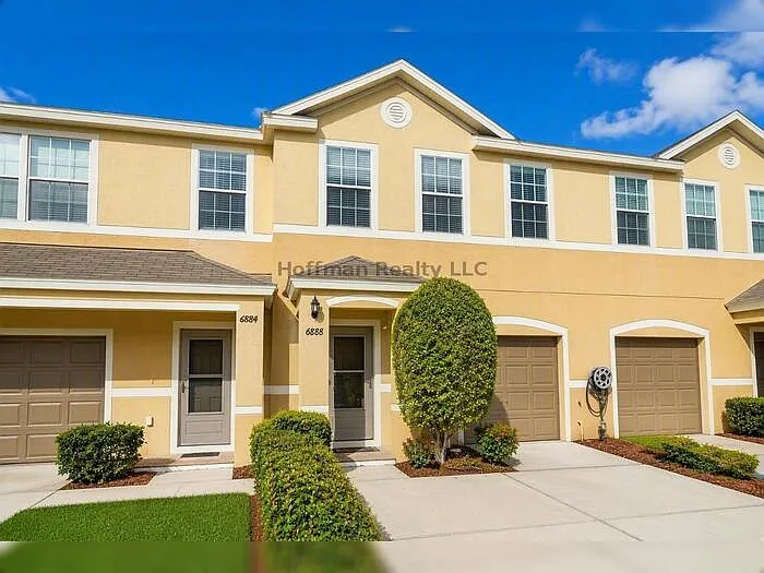 3 bed, 2.5 bath, 1500 sqft, $2,400 — Photo 2