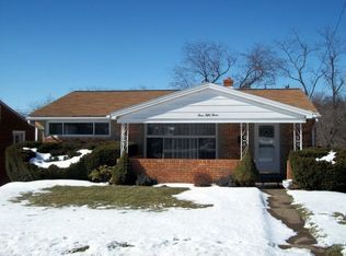 453 Livingston Rd, West Mifflin, PA 15122