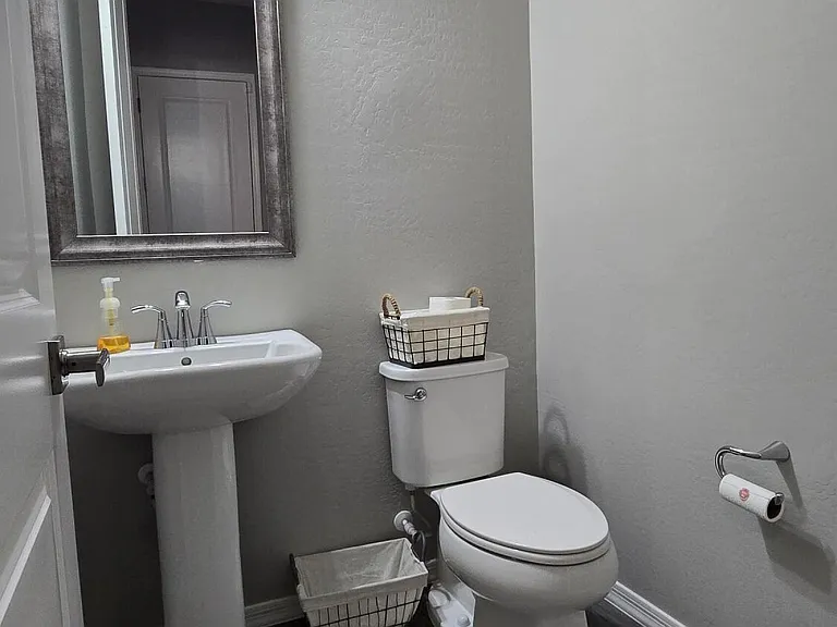 18351 W Mercer Ln — Photo 11